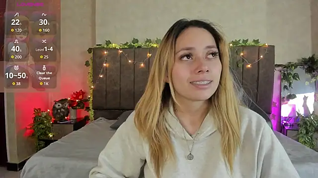 LanaMills_'s cam snapshot