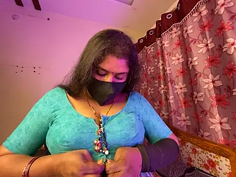 LouleyRanii live sex cam