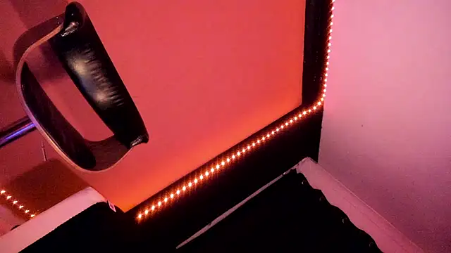 PervertedMissCloe live sex cam