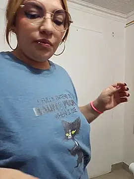 mila_curvy's cam snapshot