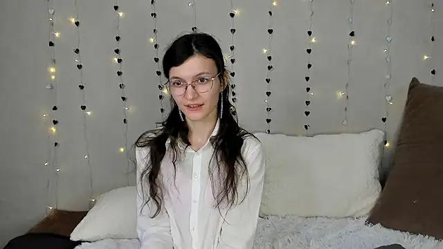 ThoraMarola live sex cam
