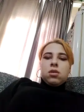 Gussie_Bridie's cam snapshot