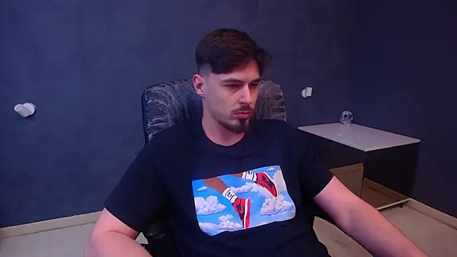 EnzoRace live sex cam