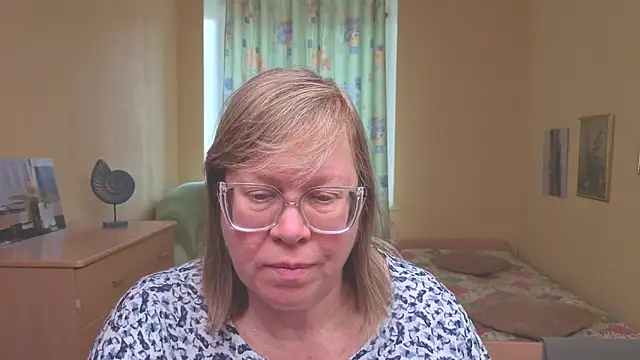 Emma_Eclipsee's cam snapshot