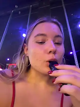 VineraSweet live sex cam