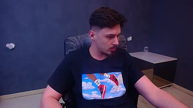 EnzoRace live sex cam