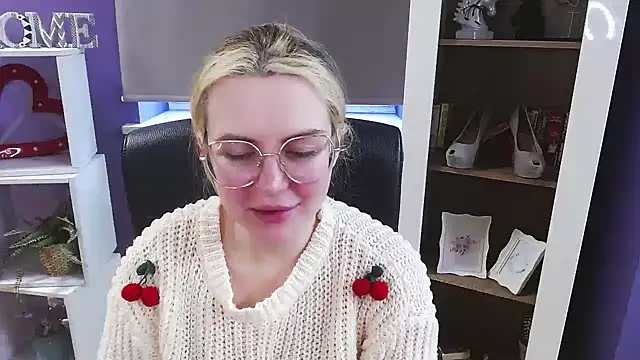 Zoey_Erotic's cam snapshot