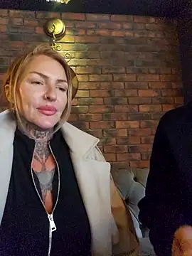 TravelMommyBlair live sex cam