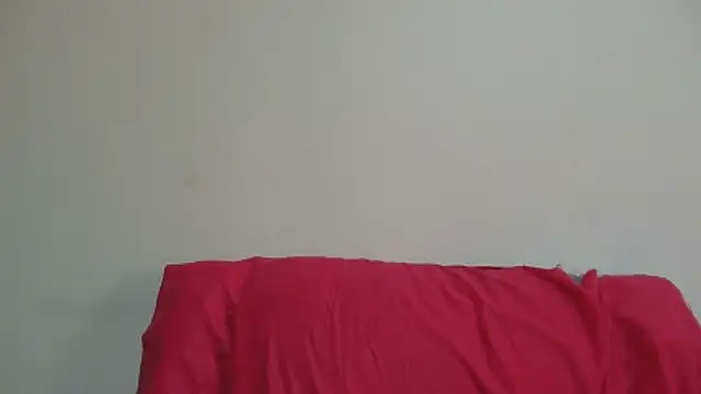 sluttylaura21's cam snapshot