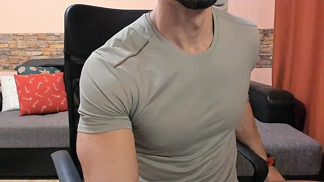 HotHunkTrainer's cam snapshot