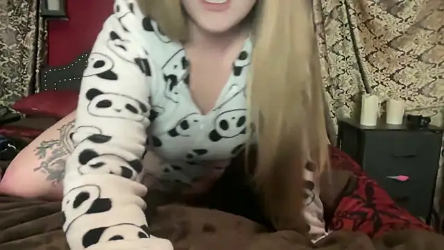 HazelFr33bird's cam snapshot