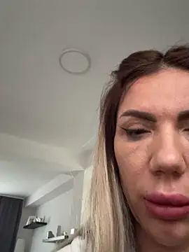 LoreennAny's cam snapshot