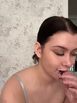 KikiWatson live sex cam