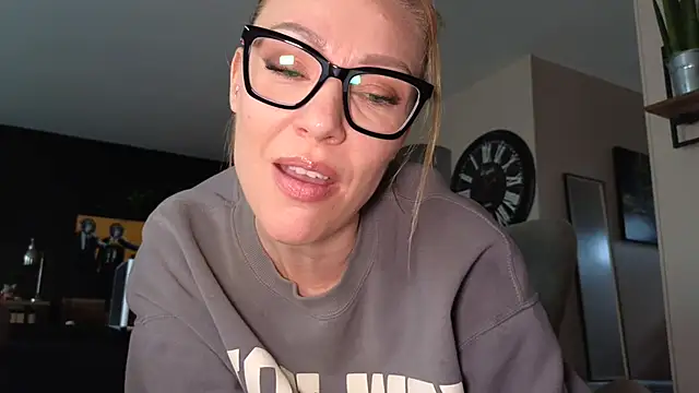 Sacha-xx live sex cam