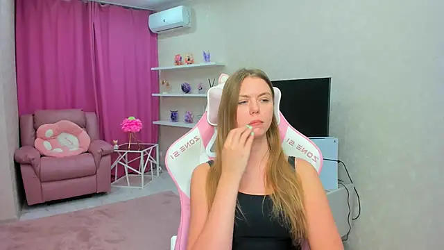 Strawberrye's cam snapshot