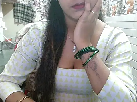 LovingPihu's cam snapshot