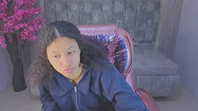 xyra_veln_s live sex cam