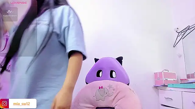 mia_johns_ live sex cam