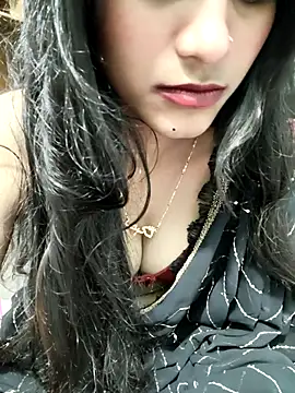 Yours-Zeenat's cam snapshot