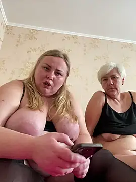 Mommy-girl-Lola's cam snapshot