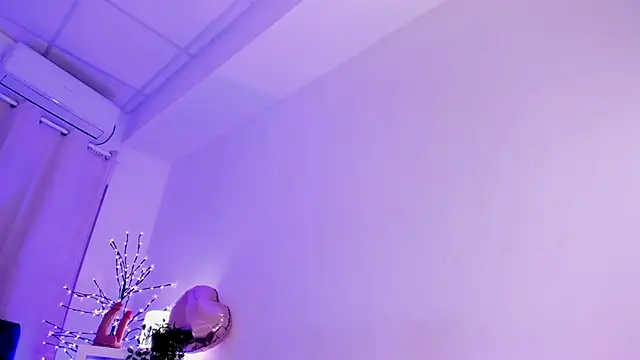 Divine_Madeleine's cam snapshot