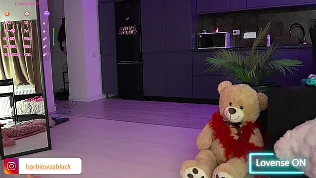 NaomyBlackBarbie's cam snapshot