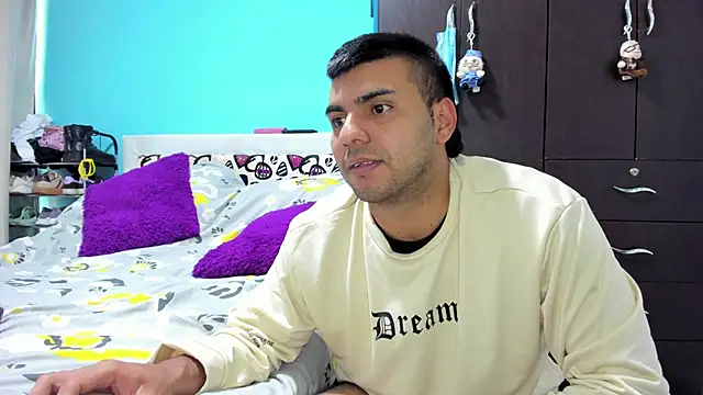 LazyandSniffer28's cam snapshot