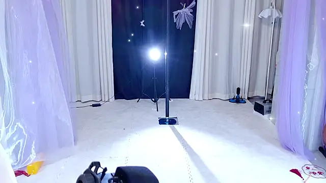 Dancer_Lucky-Nini live sex cam