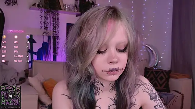 Lollyshy live sex cam