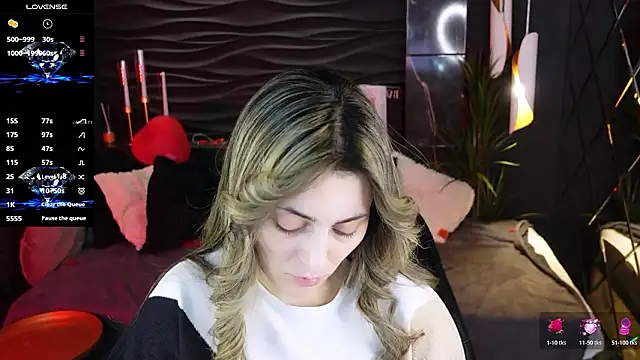 KylieMellow live sex cam