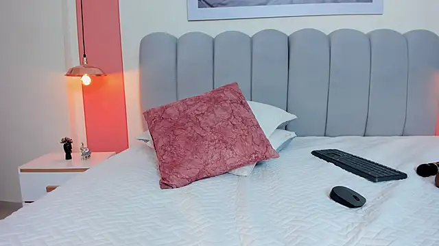 EmmaBoyd's cam snapshot