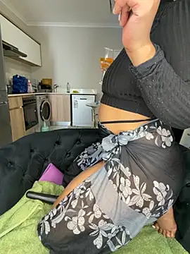 GoldenAss07's cam snapshot