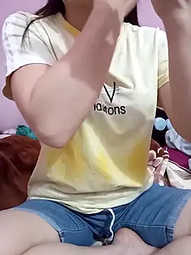 Phoebe-e's cam snapshot