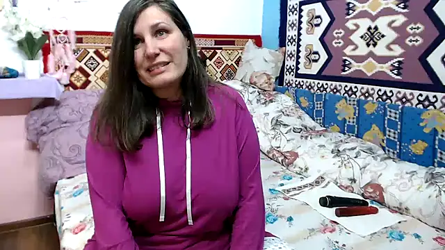 Adelinemilf live sex cam