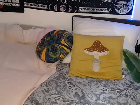 AlienforTwenty live sex cam