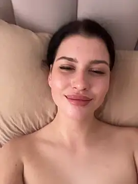 KikiWatson live sex cam