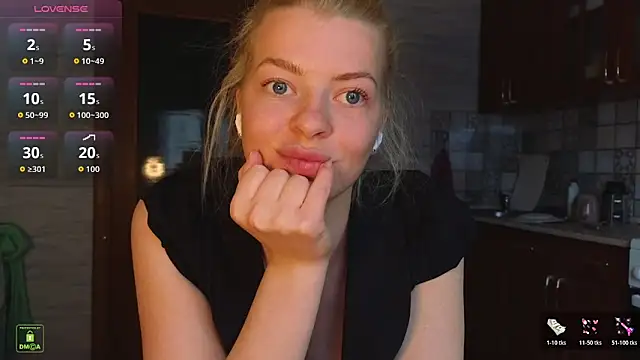 RinaBlondie's cam snapshot