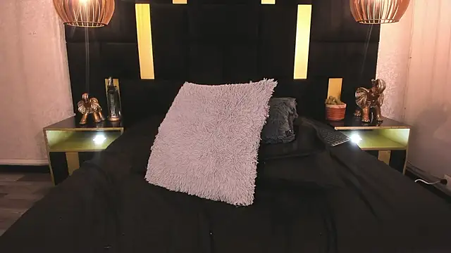 Lucio__Fox live sex cam