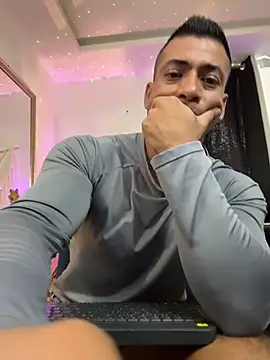 aaroncolombia live sex cam