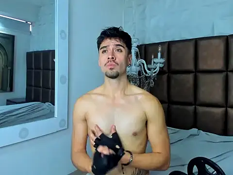 BrunoTurnerr live sex cam