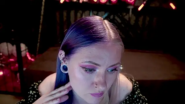 DramaQuenns's cam snapshot