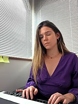 lucie_mehott's cam snapshot