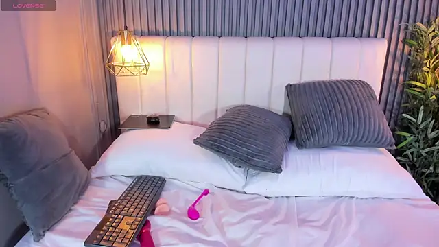 LunaKarther live sex cam