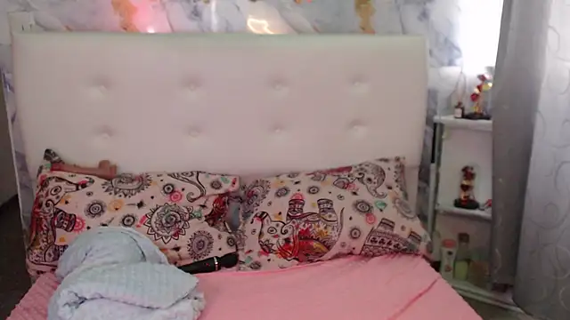 Nicolelewllss live sex cam