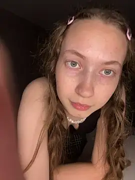 Holy_Poly live sex cam