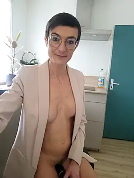 LaureLiveXX's cam snapshot