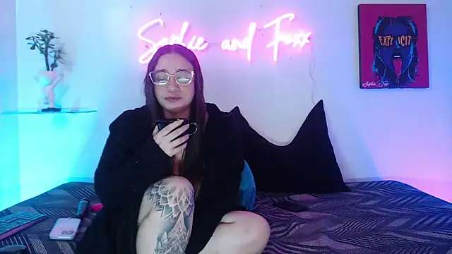 SophieFoxx17 live sex cam