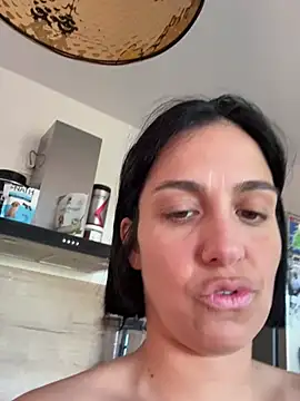 LaPetiteKim live sex cam