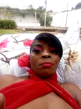 MaturePrettyLady01's cam snapshot