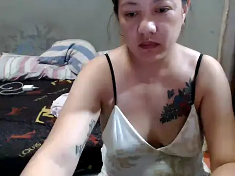 Rose_slut_squirt's cam snapshot